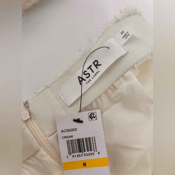 ASTR the Label Kiona Tweed Mini Skirt MSRP $109 Size M Cream - Picture 11 of 13